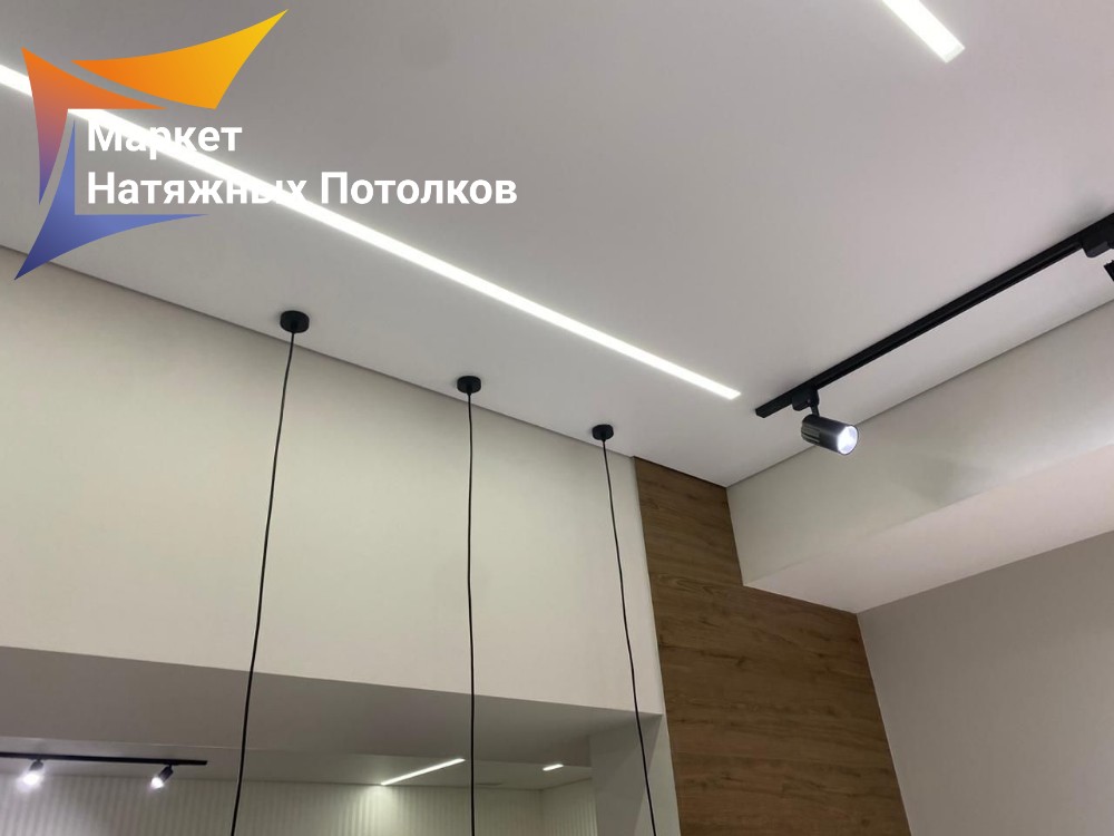 Современный потолок под ключ в коттедже
